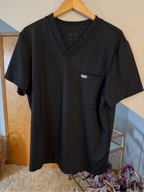 Figs Women’s Black V-Neck Scrub Top with Chest Pocket